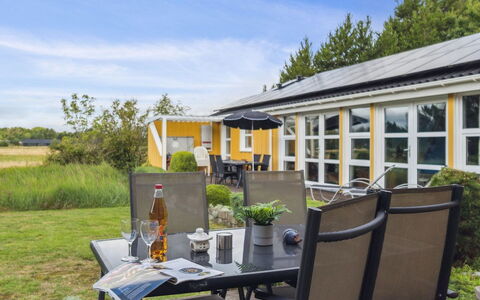 Flaminia - 350M from the Sea: Bois, Domicile, Porche, Plate-Forme, Dur, Toit, Tache De Bois, Parquet, Eco Hôtel