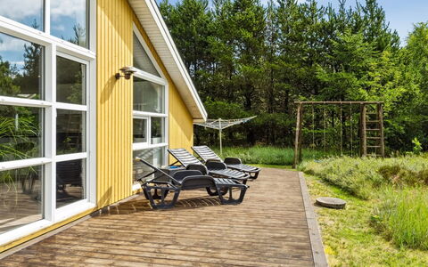 Flaminia - 350M from the Sea: Bois, Domicile, Porche, Plate-Forme, Dur, Toit, Tache De Bois, Parquet, Eco Hôtel