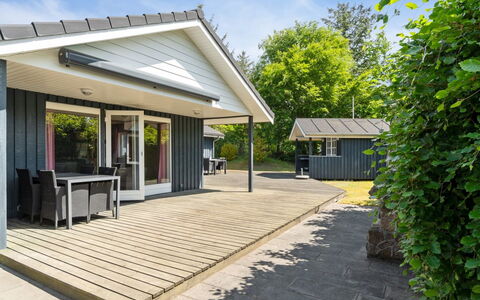 Letizia - 700M from the Sea: Meubles, Design Intérieur, Sol, Bois, Sol, Plafond, Parquet, Chaise, Table, Éclairage
