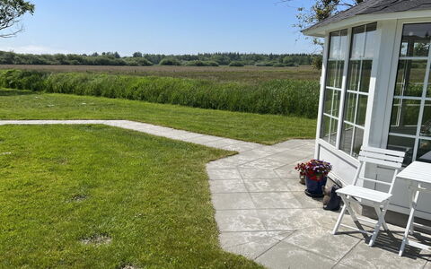 Blondine - 1.4Km from the Sea: Meubles, Canapé, Design Intérieur, Sol, Salon, Sol, Throw Pillow, Pièce, Oreiller