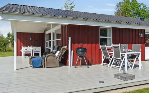 Blondine - 1.4Km from the Sea: Meubles, Canapé, Design Intérieur, Sol, Salon, Sol, Throw Pillow, Pièce, Oreiller