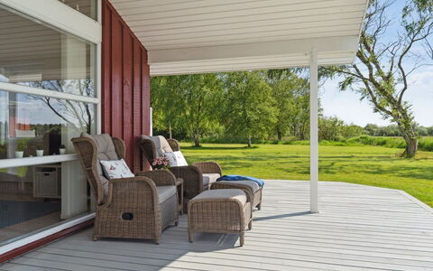 Blondine - 1.4Km from the Sea: Meubles, Canapé, Design Intérieur, Sol, Salon, Sol, Throw Pillow, Pièce, Oreiller