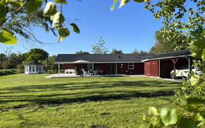 Blondine - 1.4Km from the Sea