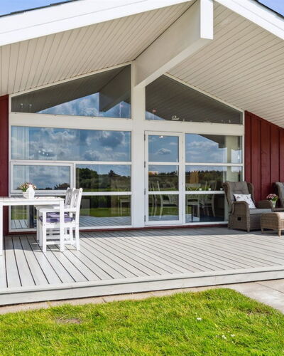 Blondine - 1.4Km from the Sea