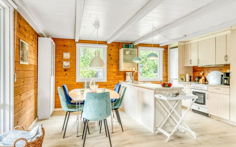 Alste - 900M from the Sea: Meubles, Design Intérieur, Sol, Bois, Sol, Plafond, Parquet, Chaise, Table, Éclairage