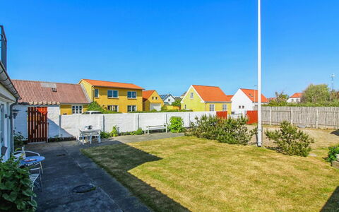 Blome - 350M from the Sea: Meubles, Canapé, Design Intérieur, Sol, Salon, Sol, Throw Pillow, Pièce, Oreiller