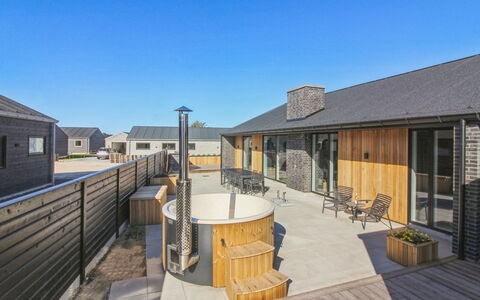 Esme - 400M from the Sea: Plafond, Sol, Design Intérieur, Sol, Composite, Meubles, Recours, Hôtel, Conception, Daylighting