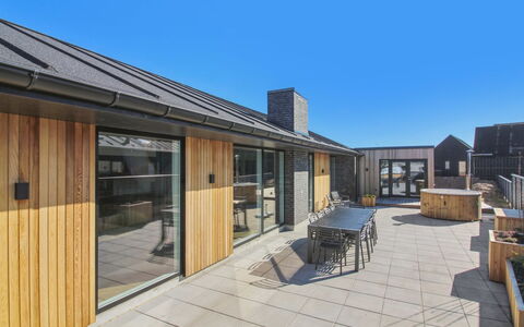 Esme - 400M from the Sea: Plafond, Sol, Design Intérieur, Sol, Composite, Meubles, Recours, Hôtel, Conception, Daylighting