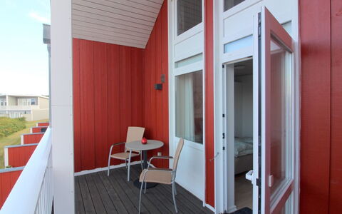 Rikhard - 800M from the Sea: Bois, Sol, Porte, Tache De Bois, Dur, Peindre, Daylighting, Planche, Parquet, Balcon
