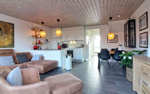 Rikhard - 800M from the Sea: Meubles, Design Intérieur, Bois, Plafond, Sol, Canapé, Sol, Salon, Pièce, Domicile