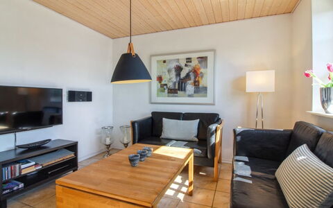 Alessandra - 500M from the Sea: Meubles, Design Intérieur, Sol, Canapé, Sol, Bois, Plafond, Salon, Pièce, Table
