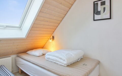 Alessandra - 500M from the Sea: Lit, Chambre, Bois, Sol, Sol, Design Intérieur, Plafond, Drap De Lit, Literie, Cadre De Lit