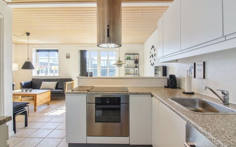 Alessandra - 500M from the Sea: Meubles, Cuisine, Comptoir, Design Intérieur, Sol, Sol, Cabinetry, Bois, Appareil De Cuisine, Plafond