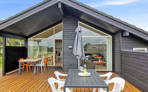 Alma - 500M from the Sea: Architecture, Toit, Domicile, Composite, Daylighting, Siding, Allée
