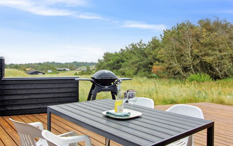 Alma - 500M from the Sea: Architecture, Toit, Domicile, Composite, Daylighting, Siding, Allée