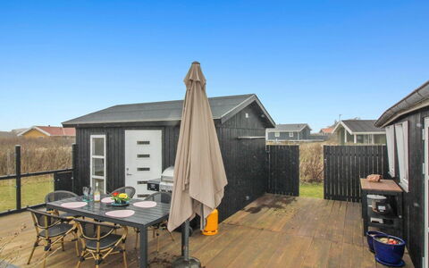 Edvia - 300M from the Sea: Meubles, Design Intérieur, Sol, Bois, Sol, Plafond, Parquet, Chaise, Table, Éclairage