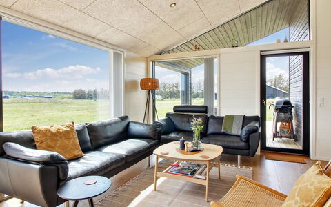 Serey - 1.4Km from the Sea: Salon, Plafond, Canapé, Parquet, Dur, Chaise, Table Basse, Luminaire