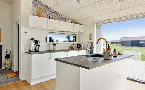 Serey - 1.4Km from the Sea: Cuisine, Sol, Comptoir, Sol, Plafond, Design Intérieur, Appareil De Cuisine, Cabinetry, Meubles, Électroménager
