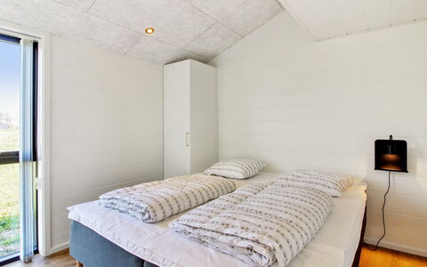 Serey - 1.4Km from the Sea: Plafond, Sol, Sol, Chambre, Pièce, Cadre De Lit, Lit, Literie, Dur, Drap De Lit