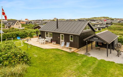 Regnwald - 400M from the Sea: Meubles, Design Intérieur, Sol, Bois, Sol, Plafond, Parquet, Chaise, Table, Éclairage