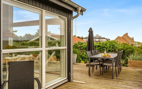 Regnwald - 400M from the Sea: Meubles, Design Intérieur, Sol, Bois, Sol, Plafond, Parquet, Chaise, Table, Éclairage