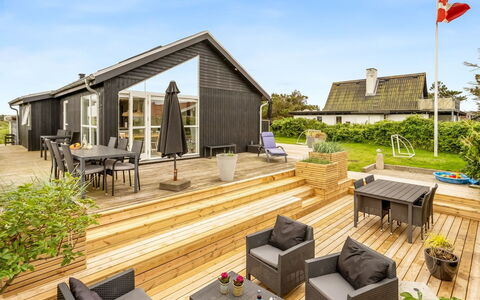 Regnwald - 400M from the Sea: Meubles, Design Intérieur, Sol, Bois, Sol, Plafond, Parquet, Chaise, Table, Éclairage