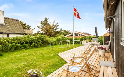 Regnwald - 400M from the Sea: Meubles, Design Intérieur, Sol, Bois, Sol, Plafond, Parquet, Chaise, Table, Éclairage