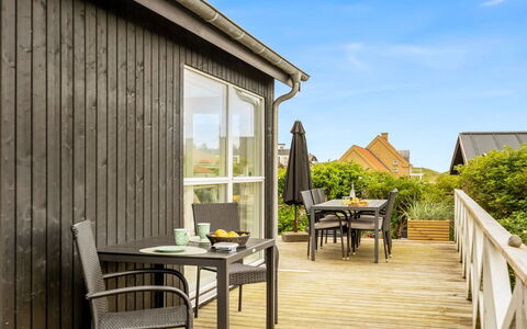 Regnwald - 400M from the Sea: Meubles, Design Intérieur, Sol, Bois, Sol, Plafond, Parquet, Chaise, Table, Éclairage