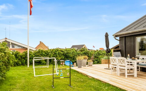 Regnwald - 400M from the Sea: Meubles, Design Intérieur, Sol, Bois, Sol, Plafond, Parquet, Chaise, Table, Éclairage