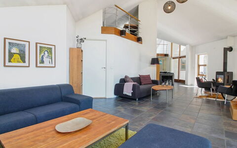 Maiti - 300M from the Sea: Meubles, Sol, Design Intérieur, Canapé, Sol, Bois, Plafond, Salon, Pièce, Chaise