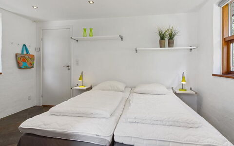 Maiti - 300M from the Sea: Meubles, Design Intérieur, Mur, Sol, Sol, Lit, Chambre, Bois, Plafond, Pièce