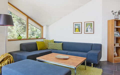 Maiti - 300M from the Sea: Meubles, Design Intérieur, Canapé, Sol, Sol, Bois, Salon, Plafond, Domicile, Pièce