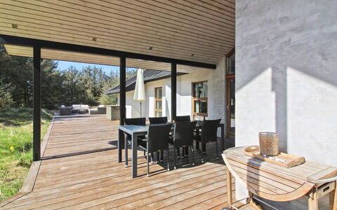 Maiti - 300M from the Sea: Bois, Parquet, Architecture, Dur, Planche, Domicile, Plate-Forme, Porche, Sol, Composite