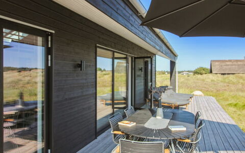 Ascan - 600M from the Sea: Meubles, Design Intérieur, Sol, Bois, Sol, Plafond, Parquet, Chaise, Table, Éclairage