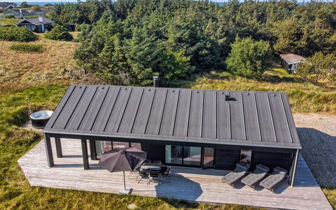 Ascan - 600M from the Sea: Meubles, Design Intérieur, Sol, Bois, Sol, Plafond, Parquet, Chaise, Table, Éclairage