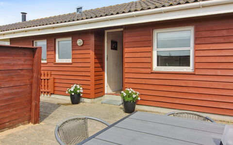 Zuhra - 250M from the Sea: Sol, Design Intérieur, Bois, Sol, Escaliers, Plafond, Tache De Bois, Parquet, Dur, Balustrade
