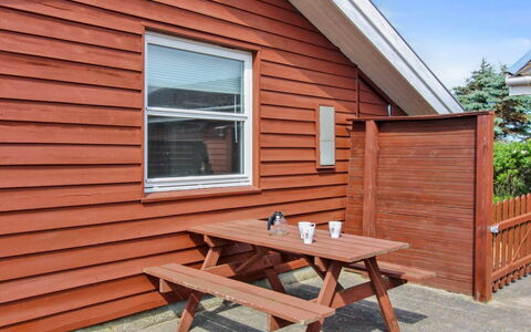Zuhra - 250M from the Sea: Sol, Design Intérieur, Bois, Sol, Escaliers, Plafond, Tache De Bois, Parquet, Dur, Balustrade