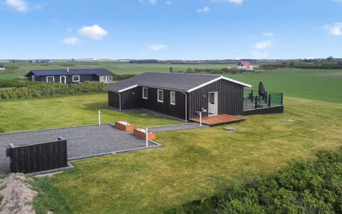 Lok - 450M from the Sea: Architecture, Toit, Domicile, Composite, Daylighting, Siding, Allée