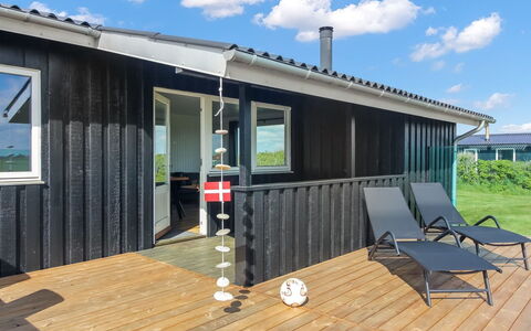 Lok - 450M from the Sea: Architecture, Toit, Domicile, Composite, Daylighting, Siding, Allée