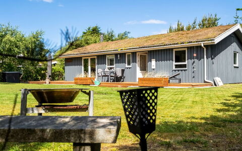 Anelisa - 1.2Km from the Sea: Maison, Domicile, Porte, Toit, Chalet, Biens, Jardin, Ombre, Siding, Cour