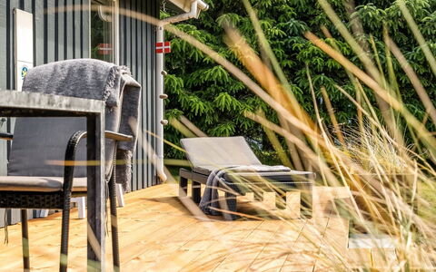 Anelisa - 1.2Km from the Sea: Maison, Domicile, Porte, Toit, Chalet, Biens, Jardin, Ombre, Siding, Cour