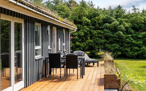Anelisa - 1.2Km from the Sea: Maison, Domicile, Porte, Toit, Chalet, Biens, Jardin, Ombre, Siding, Cour