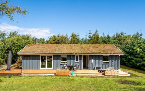 Anelisa - 1.2Km from the Sea: Maison, Domicile, Porte, Toit, Chalet, Biens, Jardin, Ombre, Siding, Cour