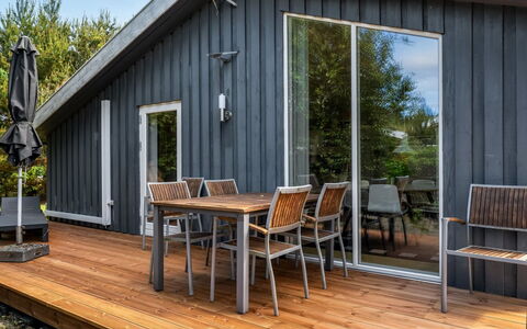 Anelisa - 1.2Km from the Sea: Maison, Domicile, Porte, Toit, Chalet, Biens, Jardin, Ombre, Siding, Cour