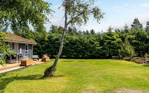 Anelisa - 1.2Km from the Sea: Maison, Domicile, Porte, Toit, Chalet, Biens, Jardin, Ombre, Siding, Cour
