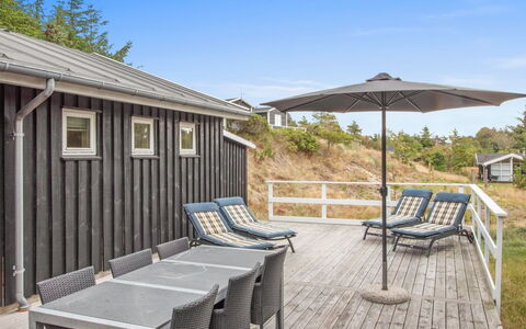 Heraldina - 1Km from the Sea: Meubles, Chaise, Table, Mobilier De Jardin, Tableau De Plein Air, Table Cuisine Et Salle A Manger, Parapluie, Ombre, Restaurant, Pot De Fleur
