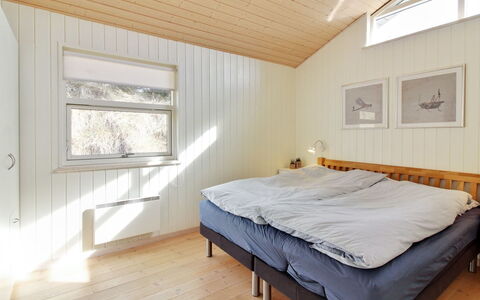 Heraldina - 1Km from the Sea: Bois, Chambre, Design Intérieur, Plafond, Lit, Sol, Sol, Drap De Lit, Literie, Pièce