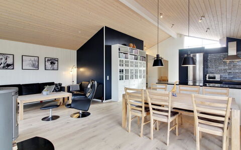Heraldina - 1Km from the Sea: Design Intérieur, Sol, Bois, Plafond, Meubles, Sol, Parquet, Salon, Domicile, Luminaire