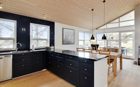Heraldina - 1Km from the Sea: Bois, Sol, Plafond, Parquet, Design Intérieur, Comptoir, Cabinetry, Sol, Meubles, Cuisine