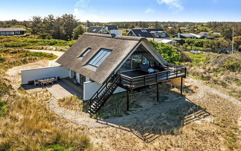 Mumme - 700M from the Sea: Maison, Domicile, Toit, Chalet, Biens, Aménagement Paysager, Batiments Jardin, Siding, Ferme